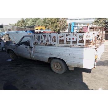 Ολόκληρο Αυτοκίνητο Toyota Hilux RN55 1983-1989