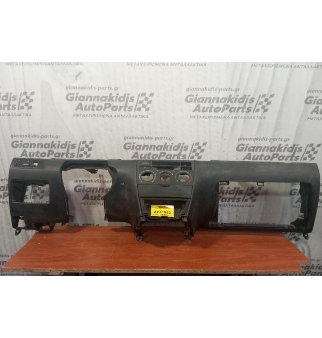 Ταμπλό Toyota Corolla 2002-2006  