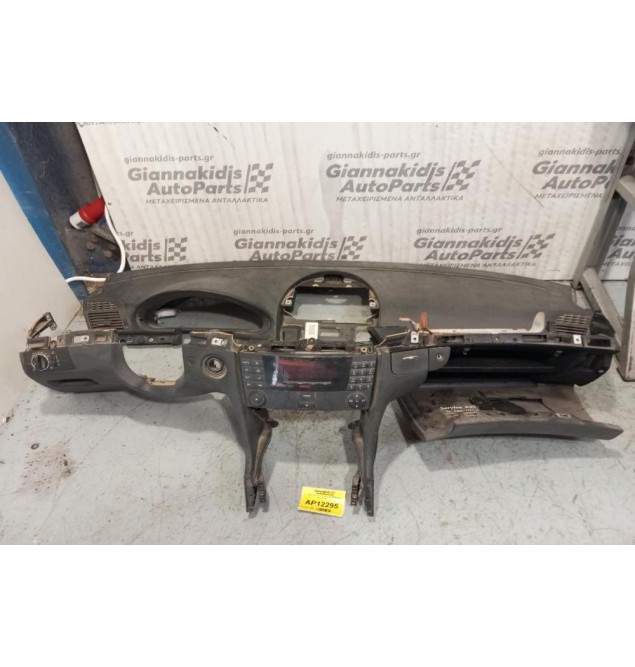 Ταμπλό Mercedes-Benz C200 2002-2011 A2116800687