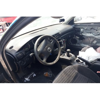 Ολόκληρο Αυτοκίνητο Volkswagen Passat Station Wagon 2000-2005