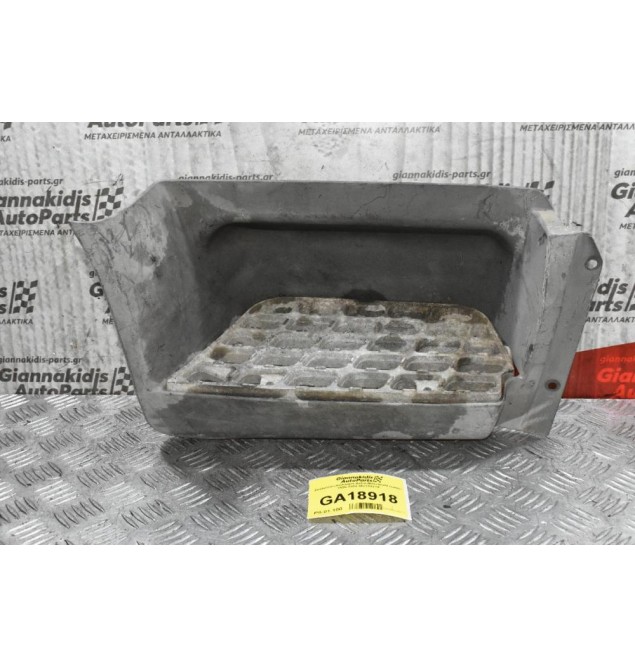 Σκαλοπάτι-Κάλυμμα Δεξιά Mitsubishi Canter 1996-2004 MC139314 Γνησιο με το αλουμινιο (Μικρό Σπάσιμο)