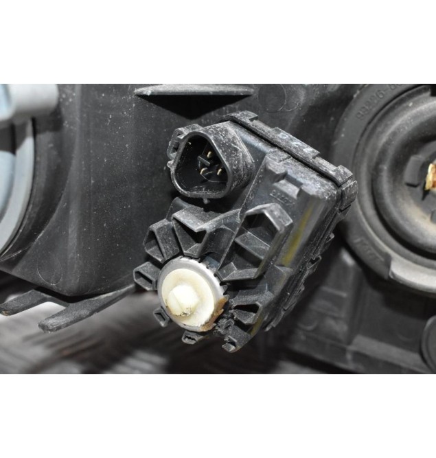 Φανάρι Εμπρός Αριστερό Toyota Avensis T25 2003-2008 (Φθαρμένο Κρύσταλλο) (Ηλεκτρικός Ρεγουλατόρος)