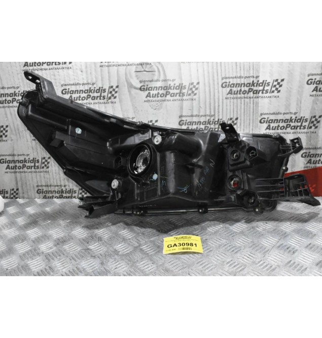 Φανάρι Εμπρός Αριστερό Toyota Hilux Revo 2015-2019 (Μηχανικό)