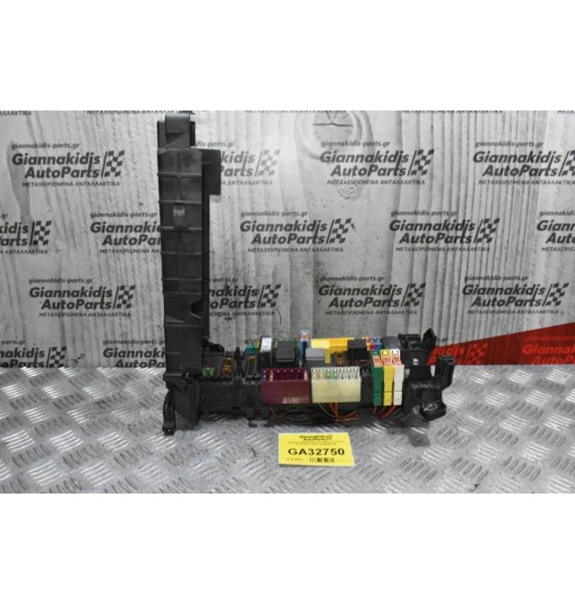 Ασφαλειοθήκη Mercedes-Benz A-Class W176 W246 2012-2018 2465400140