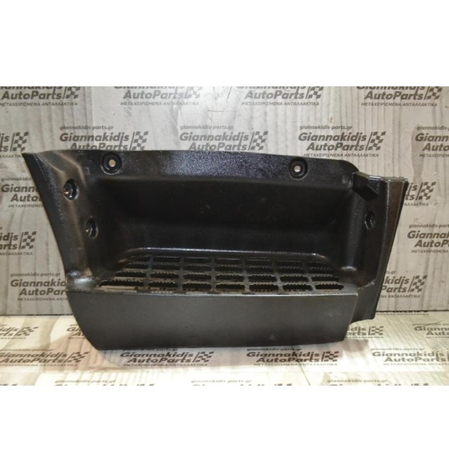 Σκαλοπάτι Δεξί Mitsubishi Canter 2006-2015 (Μεγαλη Καμπινα)