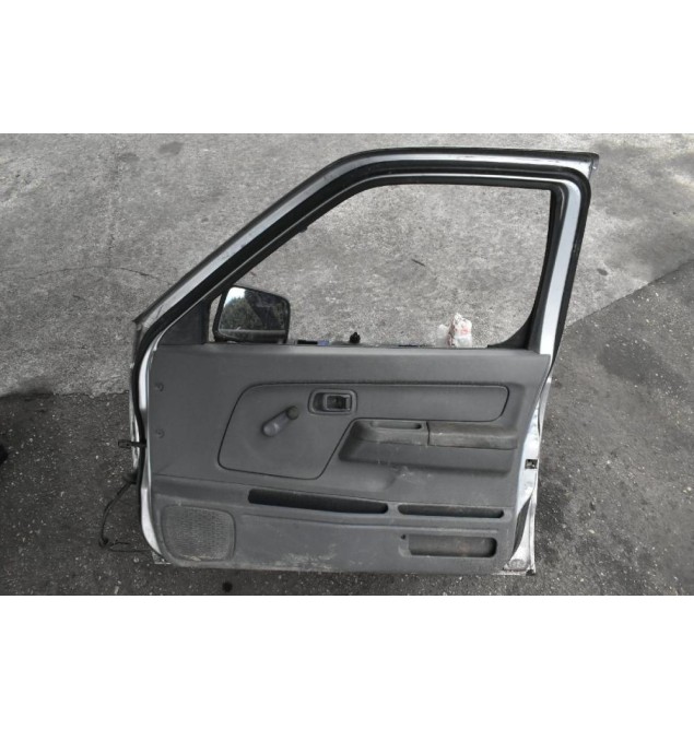 Πόρτα Nissan Navara D22 1998-2010 (Εμπρος Δεξιά)