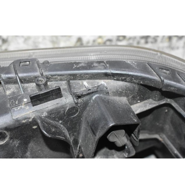 Φανάρι Εμπρός Δεξιά Mitsubishi Pajero 1998-2007 100-87416 (Sport) (Μία Βάση Σπασμένη)