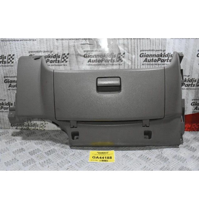 Ντουλαπάκι Ταμπλού Nissan Cabstar F24 2005-2015 68104MB400 (Γνήσιο) (Renault Maxity)