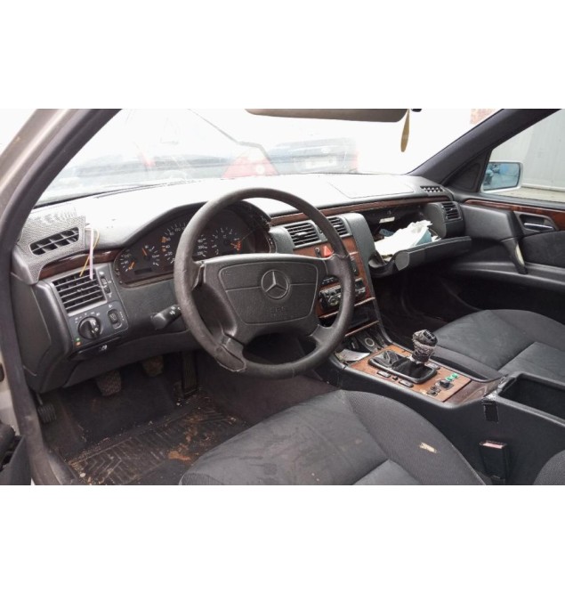 Ολόκληρο Αυτοκίνητο Mercedes-Benz W210 Κωδ.Κινητηρα 605912 2500cc 113hp 1995-1999