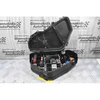 Ασφαλειοθήκη / Θήκη Ρελέ Porsche Cayenne 958 2010-2018 7P0937576B 7P0937576A (Γνήσια) (Volkswagen Touareg)