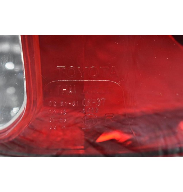 Φανάρι Πίσω Δεξια Toyota Hilux Revo 2015-2019 (Γνήσιο)