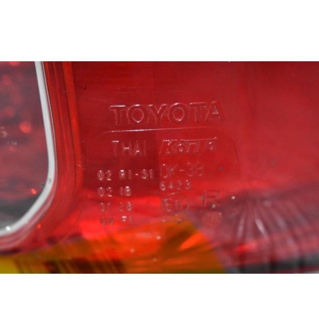 Φανάρι Πίσω Δεξια Toyota Hilux Revo 2015-2019 (Γνήσιο)