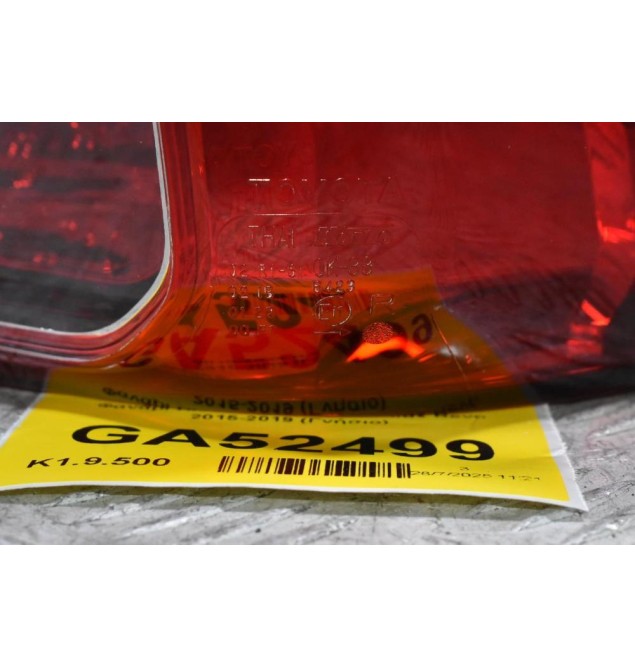 Φανάρι Πίσω Δεξια Toyota Hilux Revo 2015-2019 (Γνήσιο)