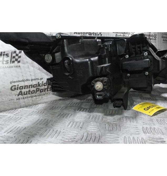 Φανάρι Εμπρός Αριστερό Mitsubishi L200 2019-2024 (Γνήσιο) (Led) 8301D379