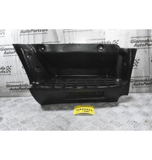 Σκαλοπάτι Δεξια Mitsubishi Canter 2006-2015 (Μεγάλη Καμπινα)
