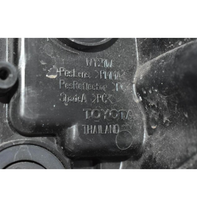 Φανάρι Εμπρός Δεξια Toyota Hilux Revo 2015-2019 (Γνήσιο)