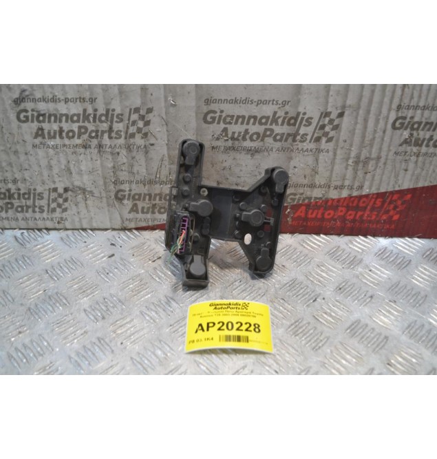 Πλακέτα Φαναριού Πίσω Αριστερά Toyota Avensis Τ25 2003-2008 89028759