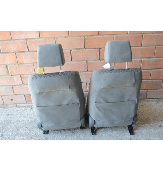 Καθίσματα (Σέτ Αριστερό-Δεξί) Toyota Hilux KUN 2010-2015 (Euro 5)