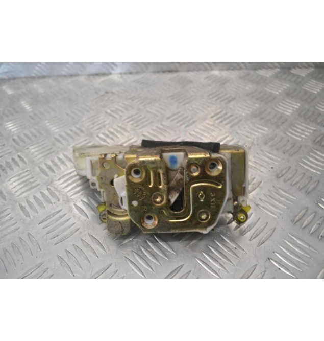 Κλειδαριά Nissan Navara D22 1998-2005 (Εμπρός Δεξια, 4Pins)