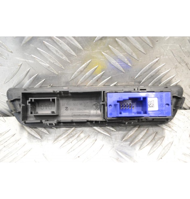 Κονσόλα Με Διακόπτες Peugeot 208 2012-2019 9677059077
