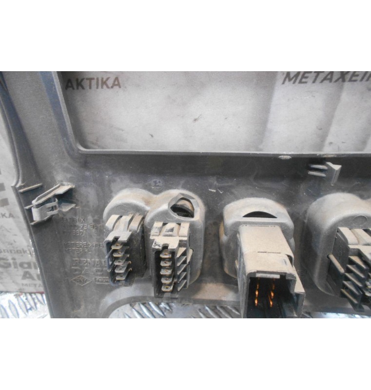 Πλαισιο Κεντρικης Κονσόλα Dacia Logan 2004-2008 (ΜΙΚΡΟ ΣΠΑΣΙΜΟ)