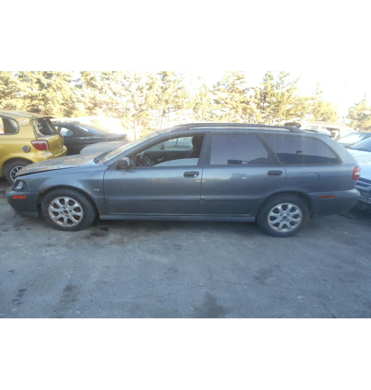 Ολόκληρο Αυτοκίνητο Volvo V40 1.9 D4192T3 2000-2004 (Για ανταλλακτικα)