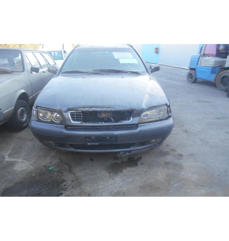 Ολόκληρο Αυτοκίνητο Volvo V40 1.9 D4192T3 2000-2004 (Για ανταλλακτικα)