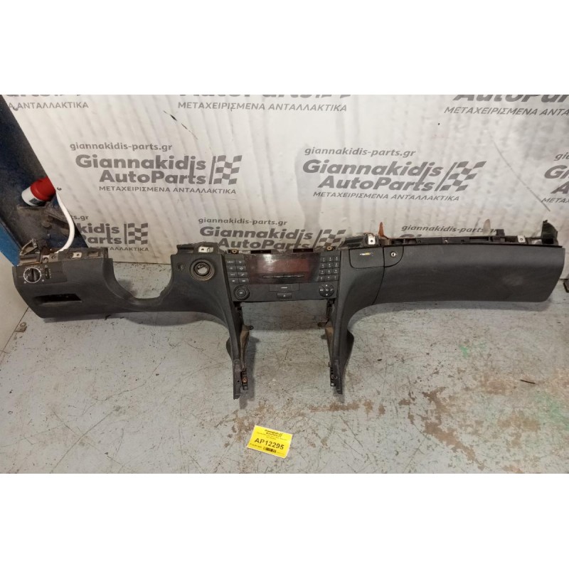 Ταμπλό Mercedes-Benz C200 2002-2011 A2116800687