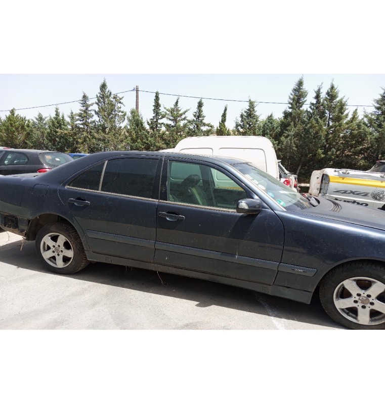Ολόκληρο Αυτοκίνητο Mercedes-Benz E 220 W210 1998-1999