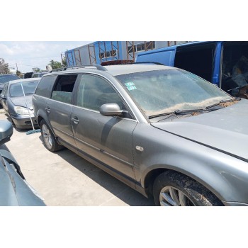 Ολόκληρο Αυτοκίνητο Volkswagen Passat Station Wagon 2000-2005