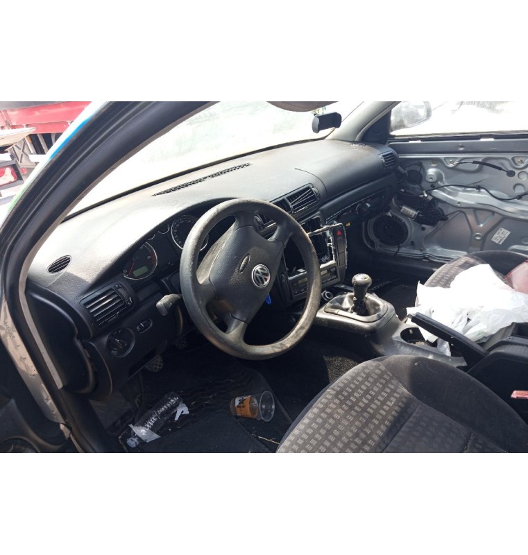 Ολόκληρο Αυτοκίνητο Volkswagen Passat Station Wagon 2000-2005