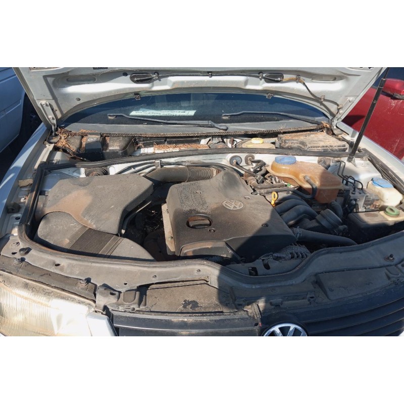Ολόκληρο Αυτοκίνητο Volkswagen Passat Κωδ.Κινητηρα ARM 2000-2005