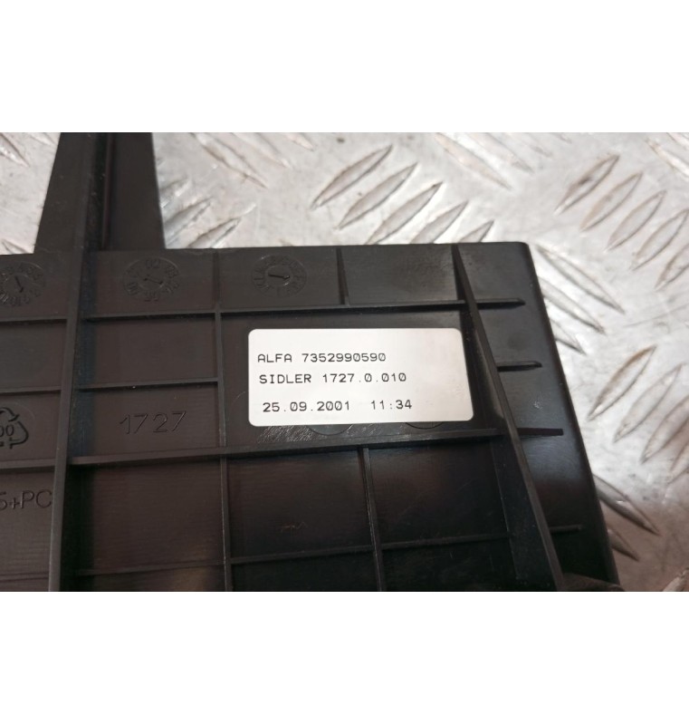 Ποτηροθήκη Alfa Romeo 147 2000-2004 7352990590