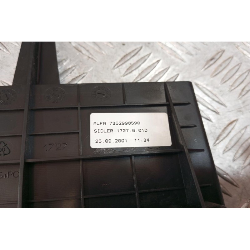 Ποτηροθήκη Alfa Romeo 147 2000-2004 7352990590