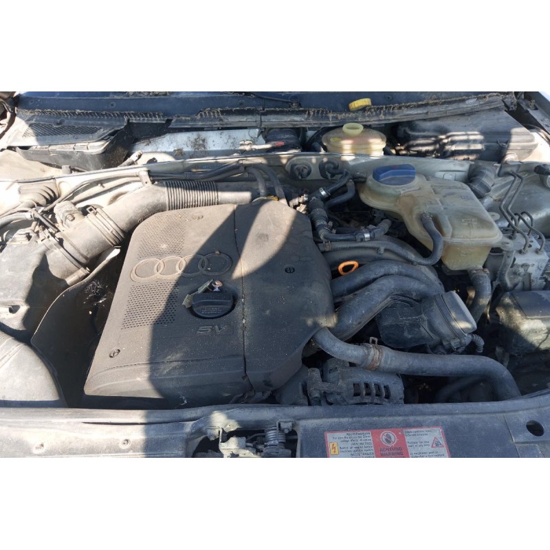 Ολόκληρο Αυτοκίνητο Audi A4 Κωδ.Κινητηρα APT 1800cc 125hp  1995-2000