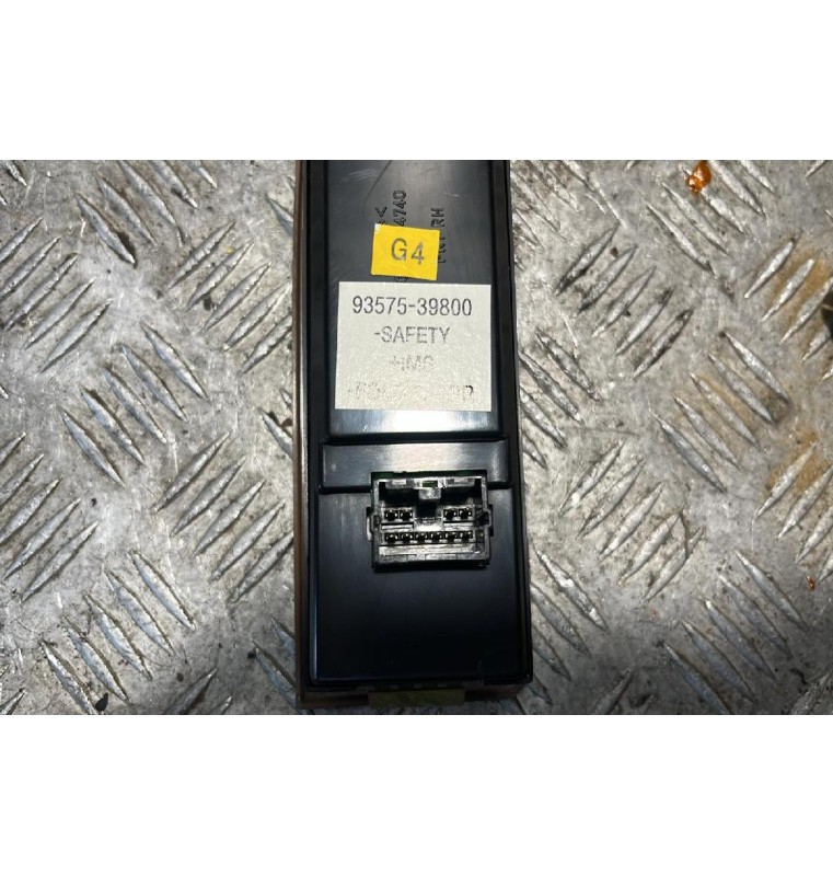 Διακόπτης παραθύρου Hyundai Εμπρός αριστερά 20+10 pins 1999-2005 9357539800