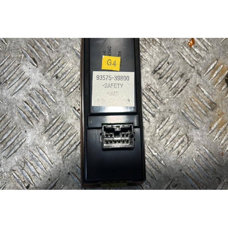 Διακόπτης παραθύρου Hyundai Εμπρός αριστερά 20+10 pins 1999-2005 9357539800