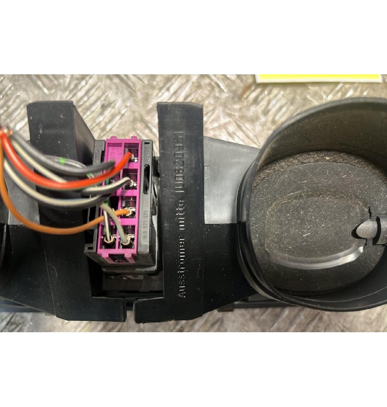 Κεντρικός Αεραγωγός με διακόπτη Αλάρμ  Skoda Octavia 4 1997-2004 1U0820951