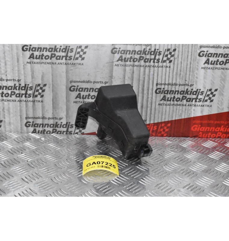 Ασφαλειοθήκη Toyota Yaris 2006-2012