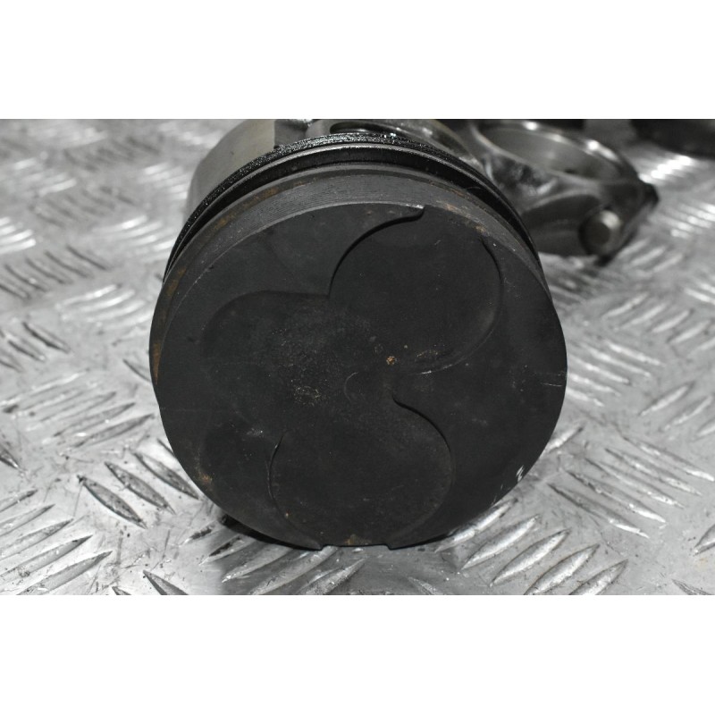 Πιστόνια + Μπιέλες Mitsubishi L200 4D56 1997-2001 (Εξωτερικη Διάμετρος 90mm) (Βαλβίδες Έξω)