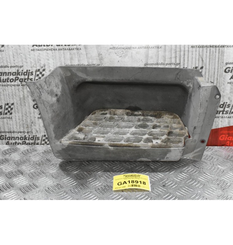 Σκαλοπάτι-Κάλυμμα Δεξιά Mitsubishi Canter 1996-2004 MC139314 Γνησιο με το αλουμινιο (Μικρό Σπάσιμο)