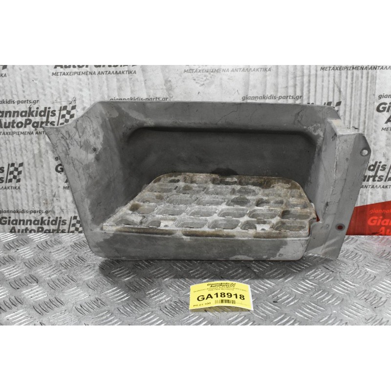 Σκαλοπάτι-Κάλυμμα Δεξιά Mitsubishi Canter 1996-2004 MC139314 Γνησιο με το αλουμινιο (Μικρό Σπάσιμο)