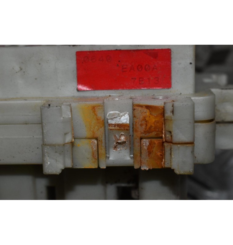 Ασφαλειοθήκη Nissan Navara D40 2005-2010 (Μικρό Χτύπημα)