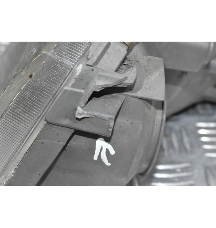 Φανάρι Εμπρός Δεξί Toyota Hiace 1997-2005 (Σπασμένη Βάση)