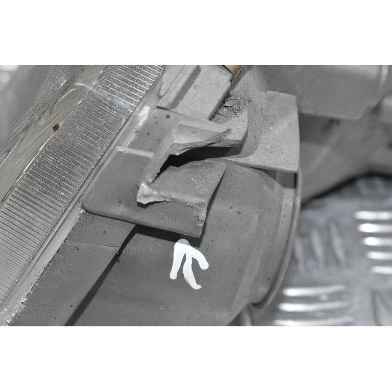 Φανάρι Εμπρός Δεξί Toyota Hiace 1997-2005 (Σπασμένη Βάση)