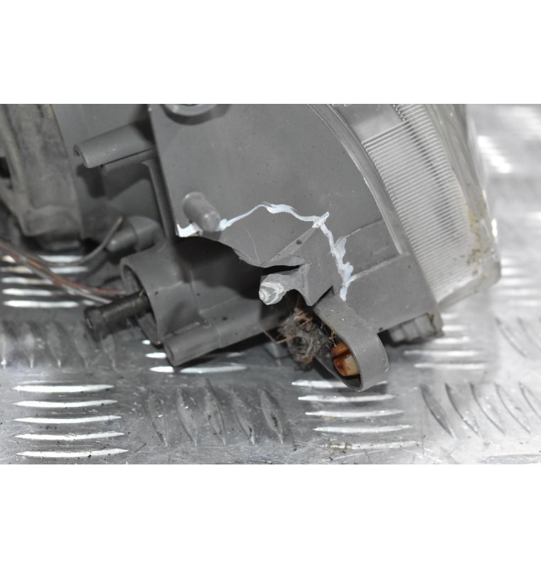 Φανάρι Εμπρός Δεξί Toyota Hiace 1997-2005 (Σπασμένη Βάση)