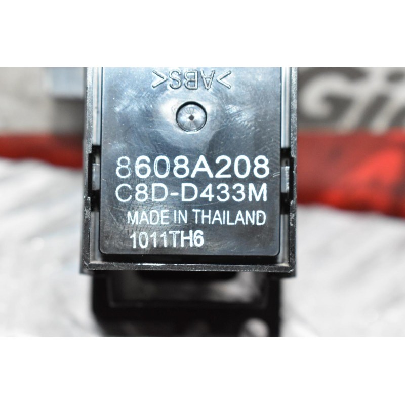 Διακόπτης Ηλεκτρικού Πίσω Κεντρικόυ Παραθύρου Mitsubishi L200 KB4 2006-2015 8608A208 C8D-D433M (8pins)