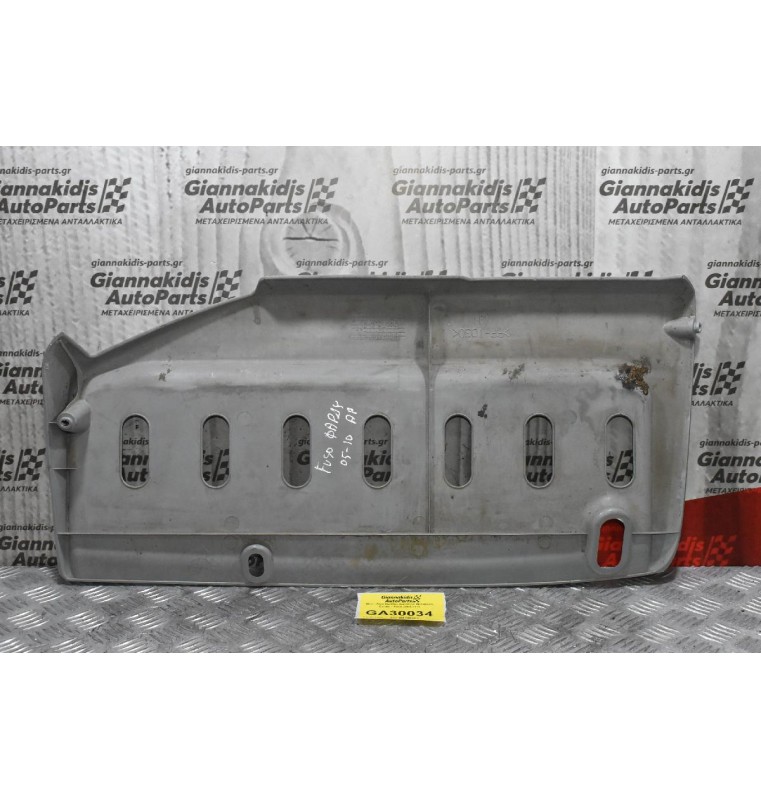 Βάση Από Σκιάδιο Αριστερό Mitsubishi Canter / Fuso 2005-2015