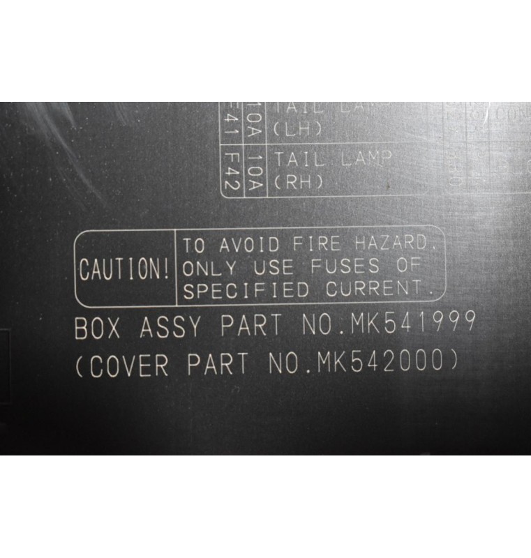 Ασφαλειοθήκη Mitsubishi Canter/Fuso 12V 2005-2015 MK541999 MK542000