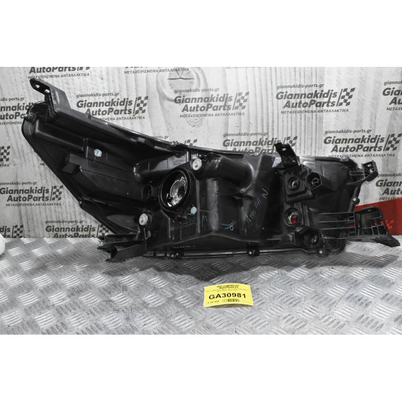 Φανάρι Εμπρός Αριστερό Toyota Hilux Revo 2015-2019 (Μηχανικό)